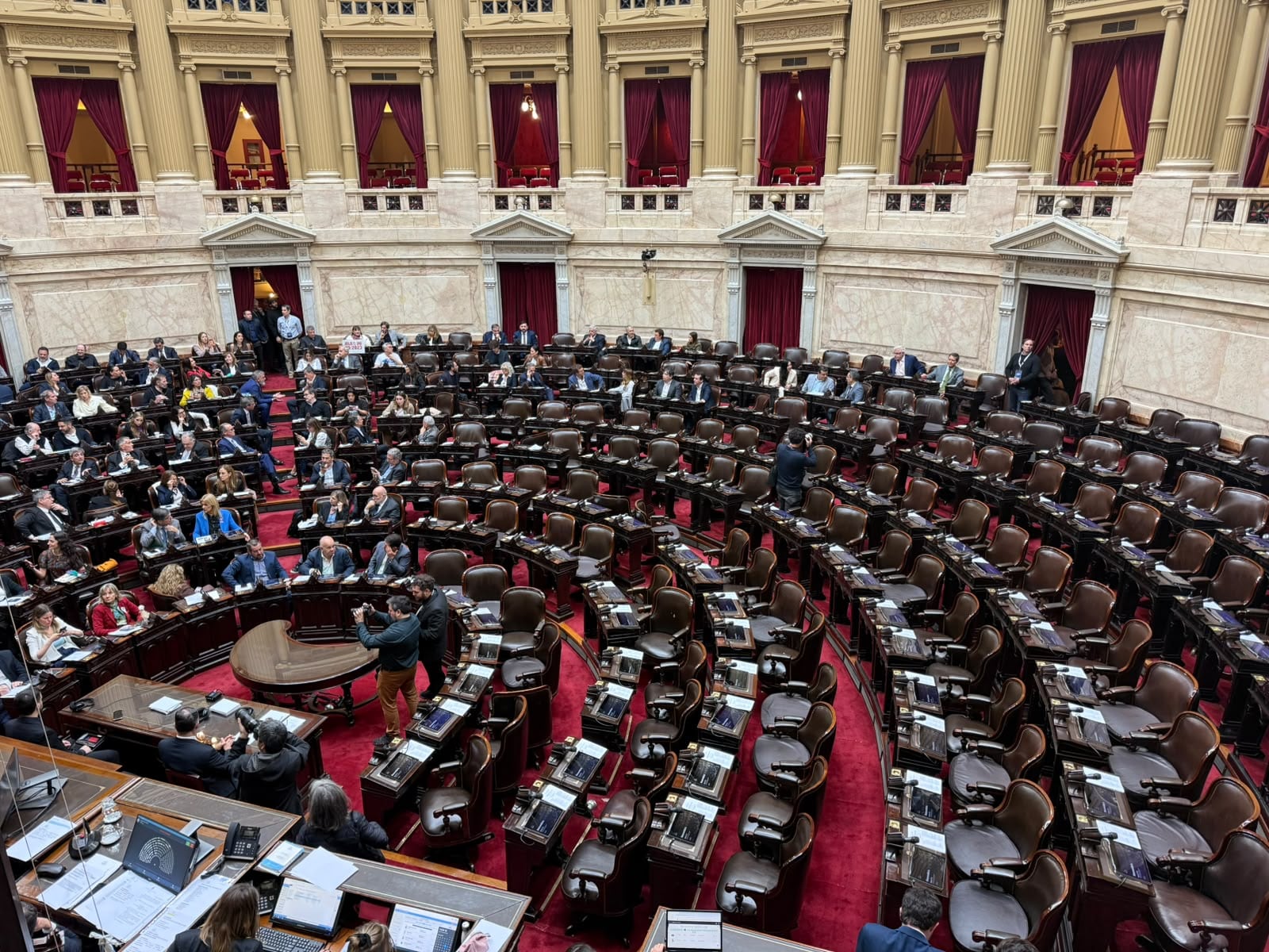La oposición no alcanzó el quórum necesario en la Cámara de Diputados al sumar solo 121 legisladores para debatir el DNU 70