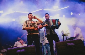 La agrupación tuvo un fuerte susto al pensar que se trataría de un atentado, aunque solo fue un accidente - crédito Los inquietos del vallenato / Instagram
