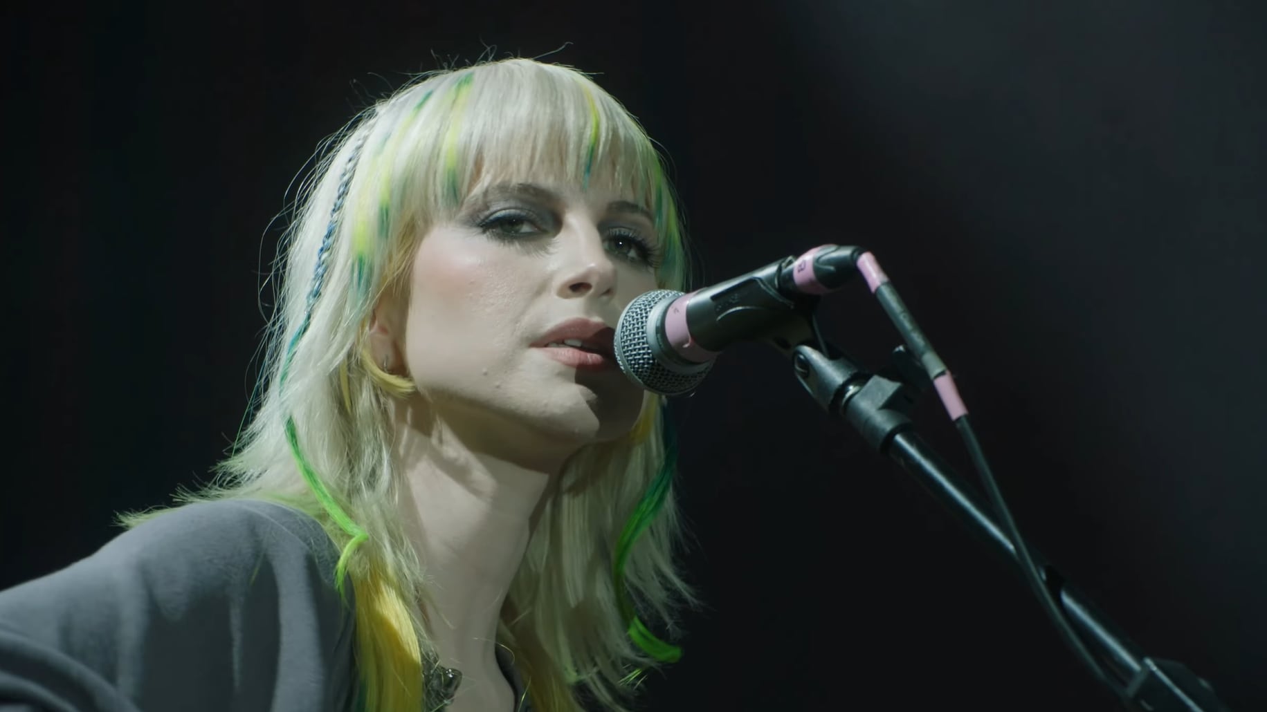 Hayley Williams hizo su visita más reciente al país en 2023, cuando se presentó con Paramore en el Movistar Arena - crédito captura de pantalla/Paramore
