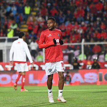 Alberto Quintero en el calentamiento