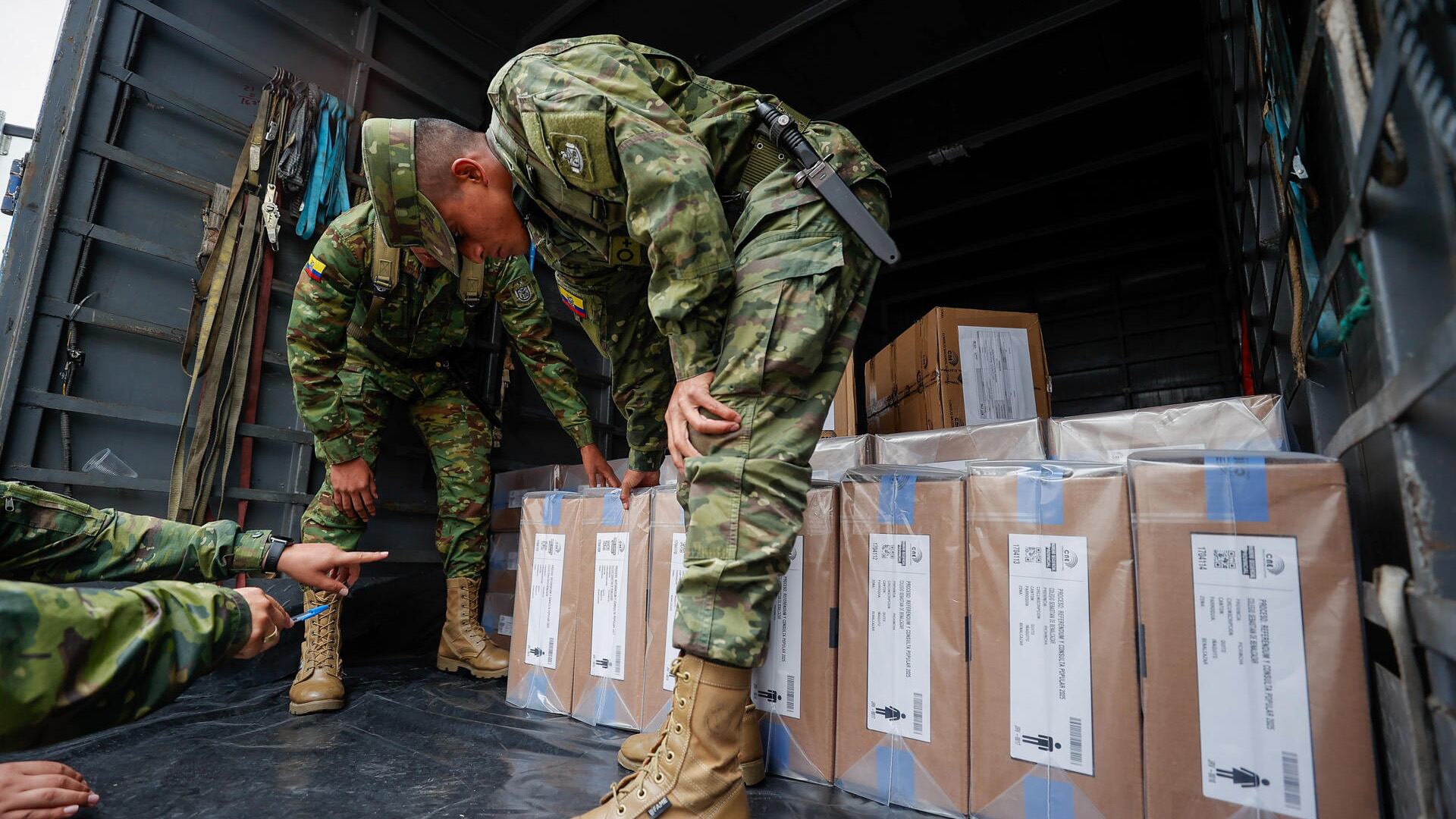 Ecuador decide en referéndum si desea una nueva Constitución y bases militares extranjeras (EFE)
