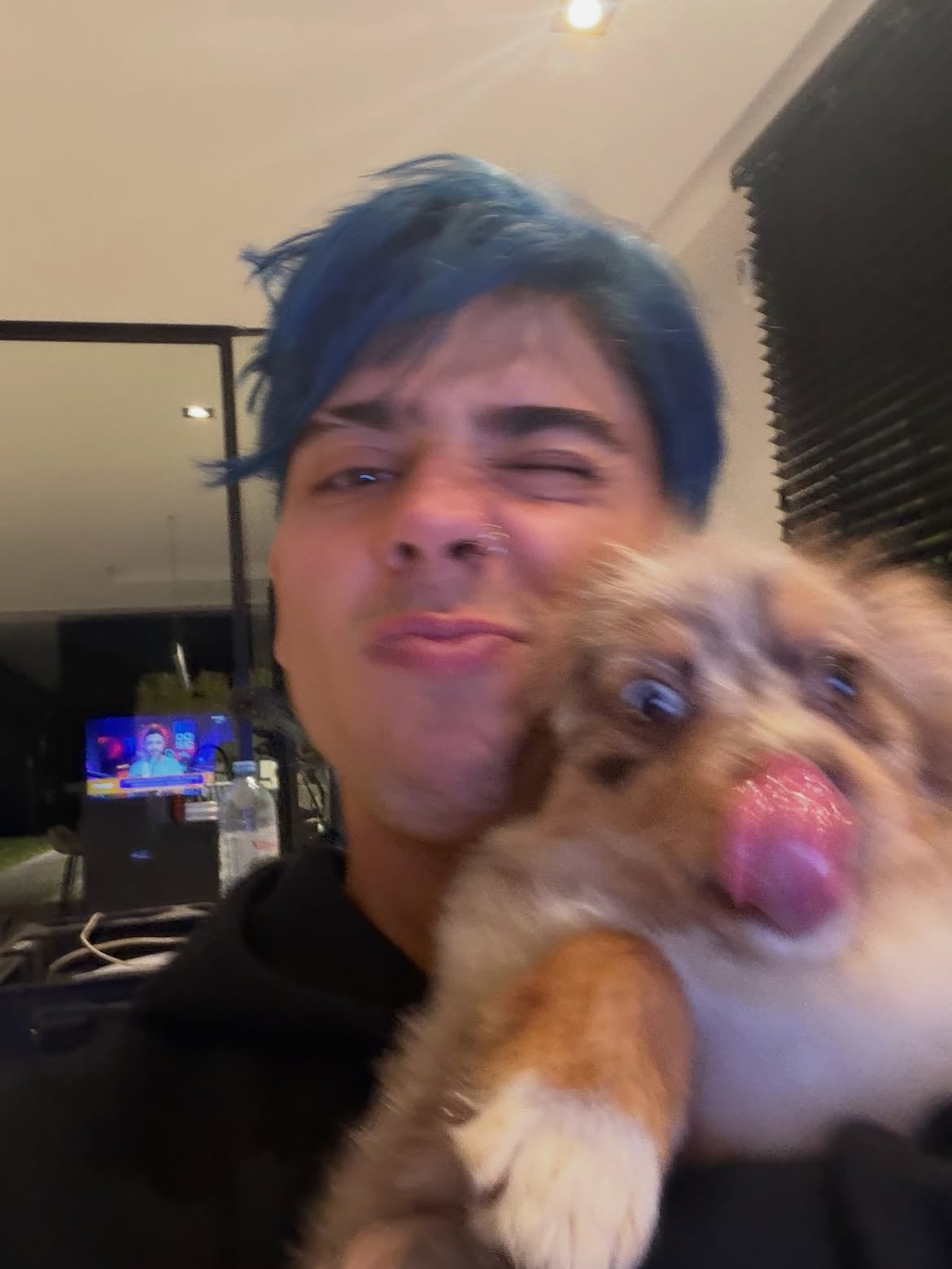 Luck Ra, divertido en una selfie junto a su perro