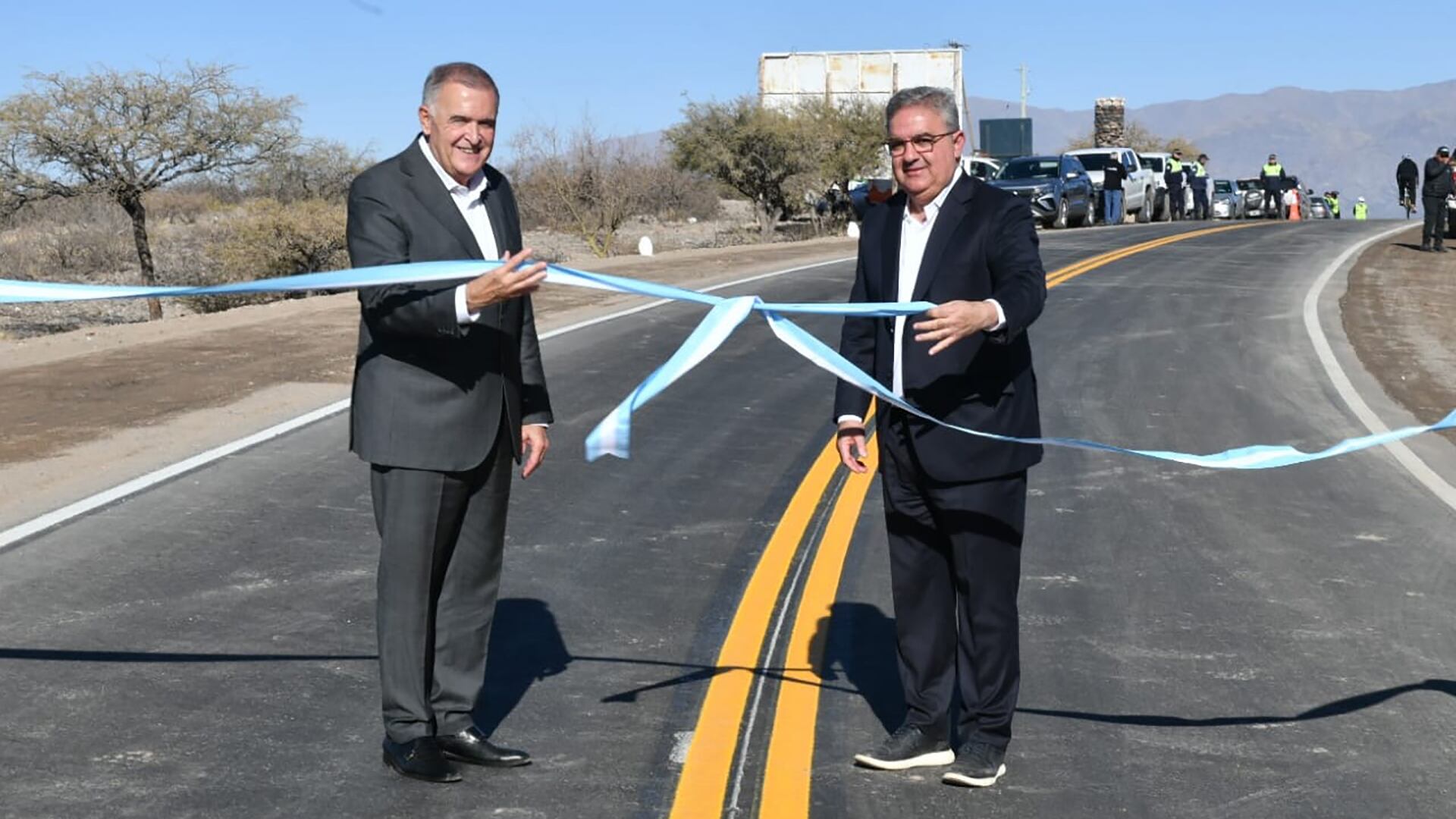 El tucumano Osvaldo Jaldo y el catamarqueño Raúl Jalil cerraron la unidad del peronismo en sus provincias (Fuente)
