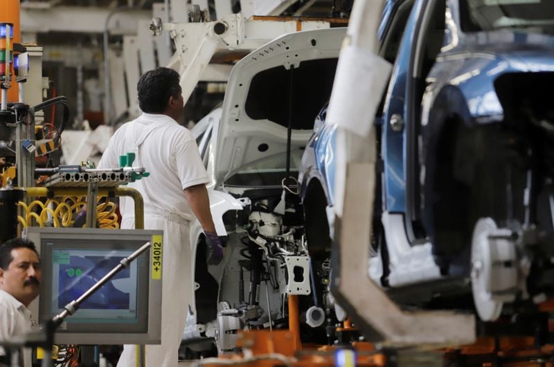 El Inegi informó que en 2025 la fabricación de autos bajó 0.9% y los envíos al exterior retrocedieron 2.7% en un contexto de aranceles de Estados Unidos. REUTERS/Imelda Medina