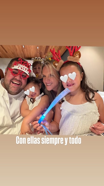 Com bandanas e óculos temáticos,