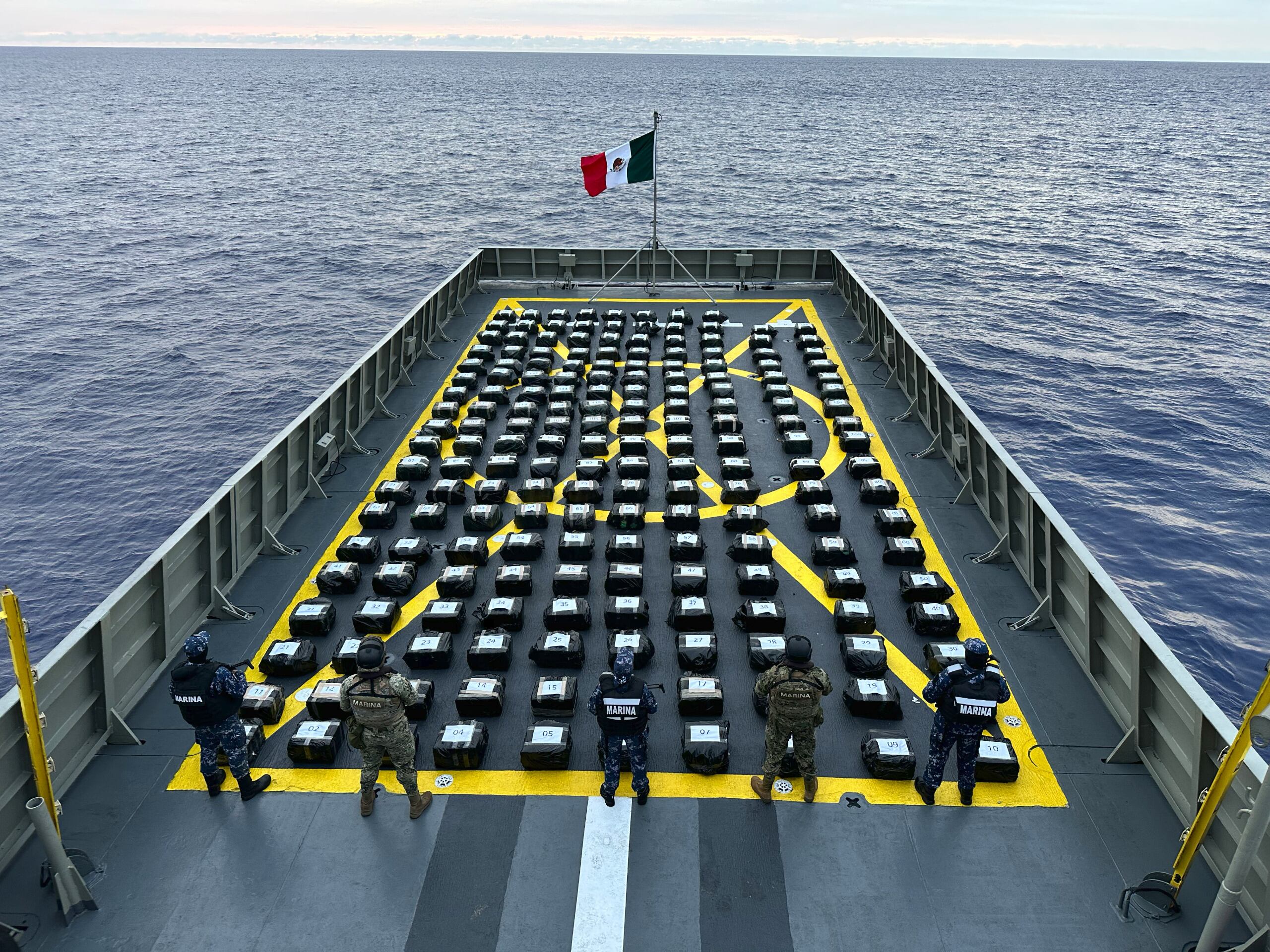 El decomiso de cocaína, realizado al oeste de Isla Clarión, refuerza el estado de derecho en el espacio marítimo mexicano Foto: Marina