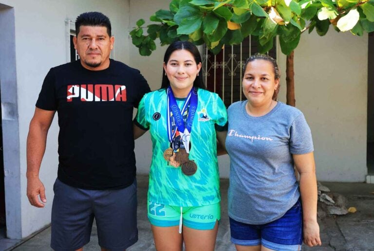 Alisson, que siguió los pasos de sus padres en el fútbol, resaltó el valor del deporte en su vida diaria. (Cortesía: Instituto Nacional de los Deportes)