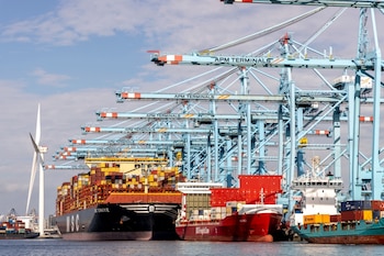 Los puertos ya no cumplen únicamente una función de intercambio comercial, se convirtieron en nodos clave para la producción industrial, la distribución de energía, la movilidad militar y la integración logística de las economías europeas (Foto: Shutterstock)