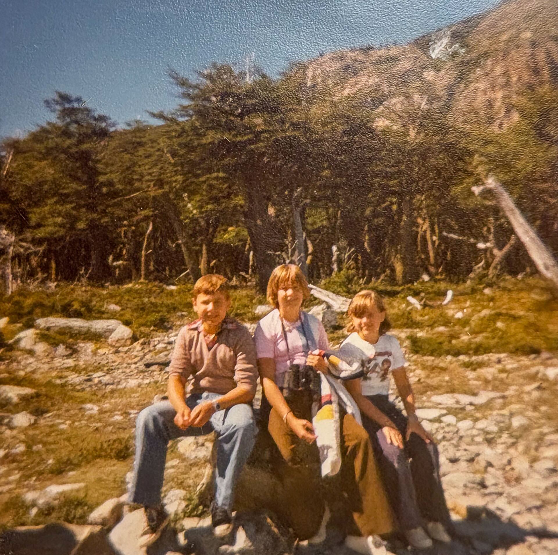 Marcelo con Andrea y Adriana en su infancia.