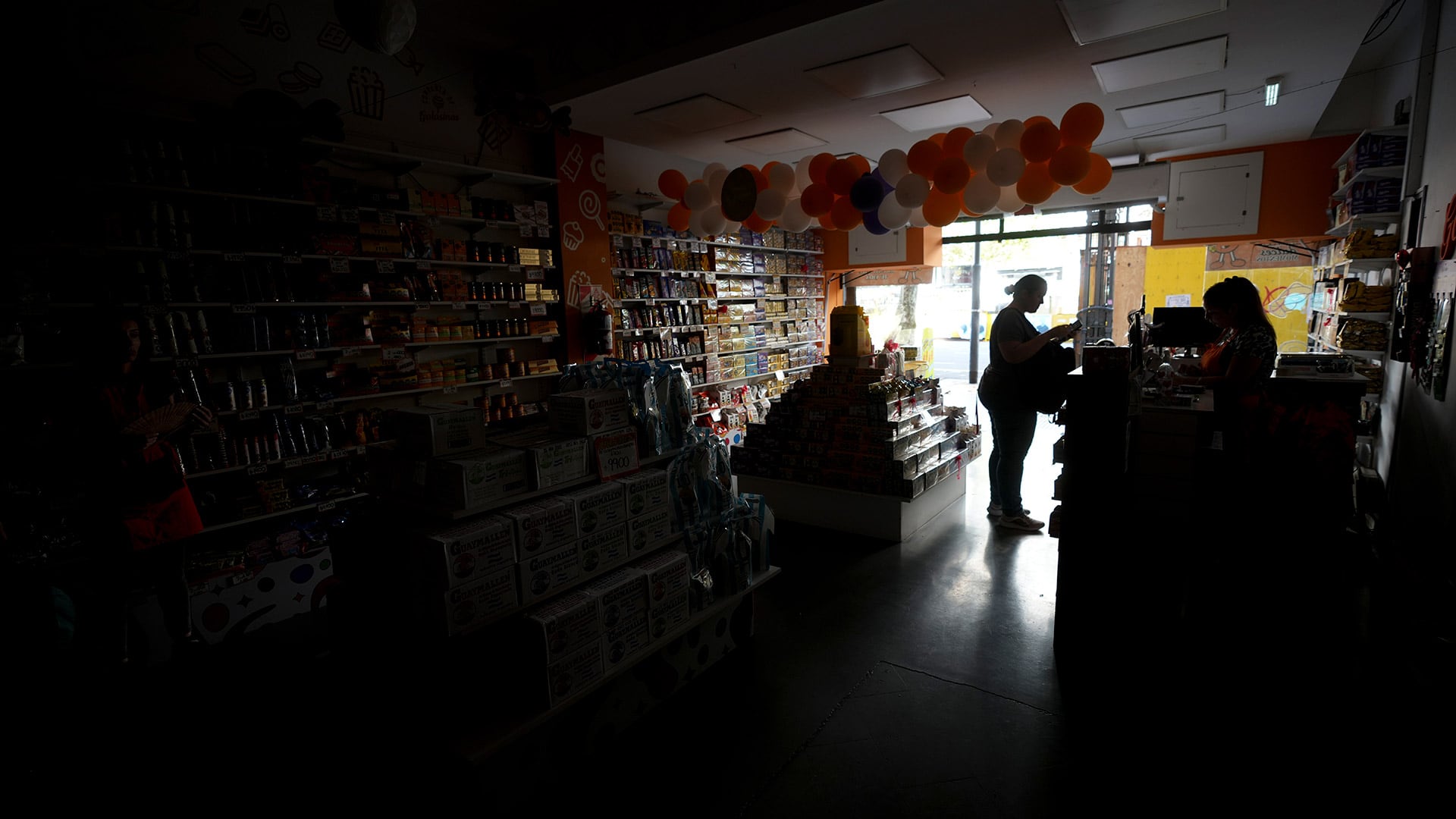 Un apagón masivo en AMBA dejó sin luz a más de 800.000 usuarios. (AP Photo/Rodrigo Abd)