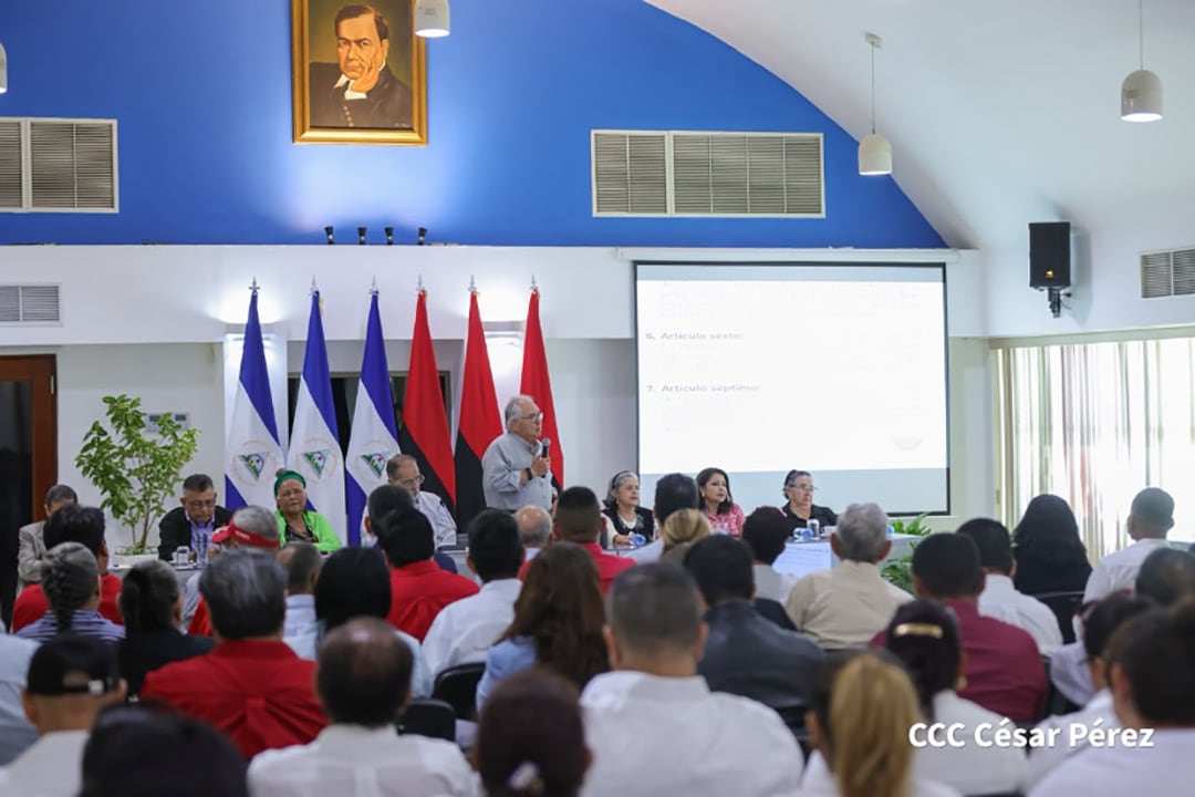 Durante la consulta hubo 16 intervenciones de los partidos políticos y no se produjo ninguna objeción a las reformas constitucionales que empujan Daniel Ortega y Rosario Murillo. (Foto 19 Digital)