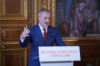 20/07/2026 El alcalde de Barcelona, Jaume Collboni, tras la celebración de la Junta Local de Seguridad de Barcelona, en el Saló de Cròniques del Ayuntamiento de Barcelona, a 20 de julio de 2026, en Barcelona (España). A la Junta Local de Seguridad también han asistido mandos de los servicios de Emergencia y de los cuerpos policiales que operan en la ciudad, además de miembros de la Judicatura y la Fiscalía.
POLITICA
David Zorrakino - Europa Press