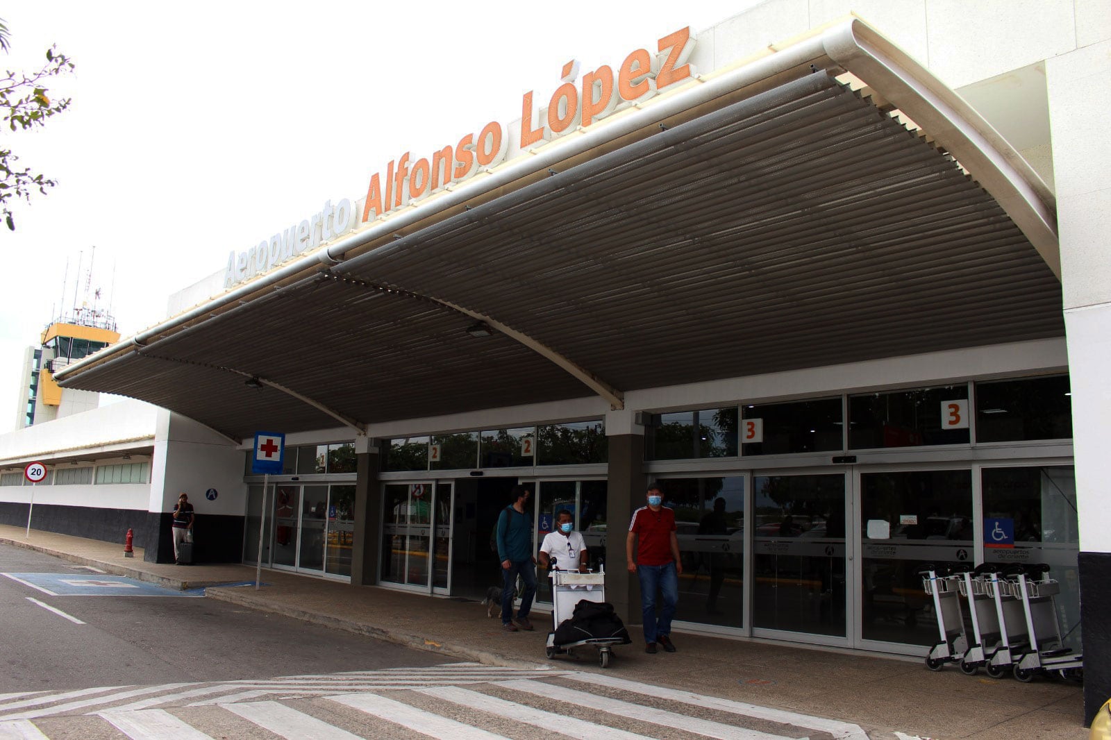 El aeropuerto Alfonso López Pumarejo no satisface la alta demanda durante el festival, aun con refuerzo de rutas áreas de Avianca, Latam, Wingo y Clic - crédito ANI