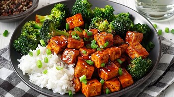 Tofu crujiente y brócoli tierno