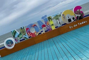 La playa Moñitos tiene una extensión de cuatro kilómetros, aproximadamente - crédito @MarcosDanielPG/X