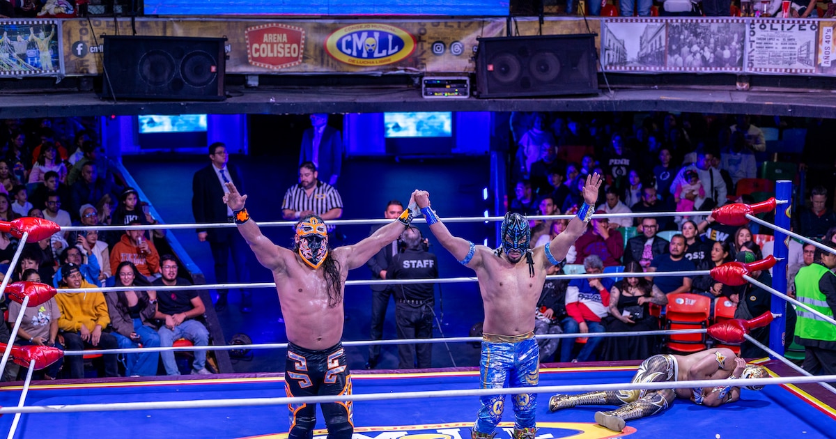 Komander Bandido y Komander conquistan la Coliseo y hacen caer a Místico y ...