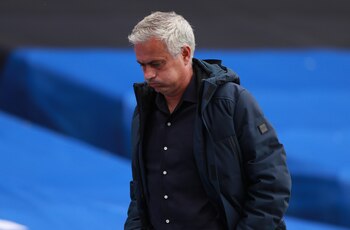 José Mourinho ganó títulos con todos los clubes que dirigió, a excepción del Tottenham con el que lleva menos de una temporada trabajando (Reuters)