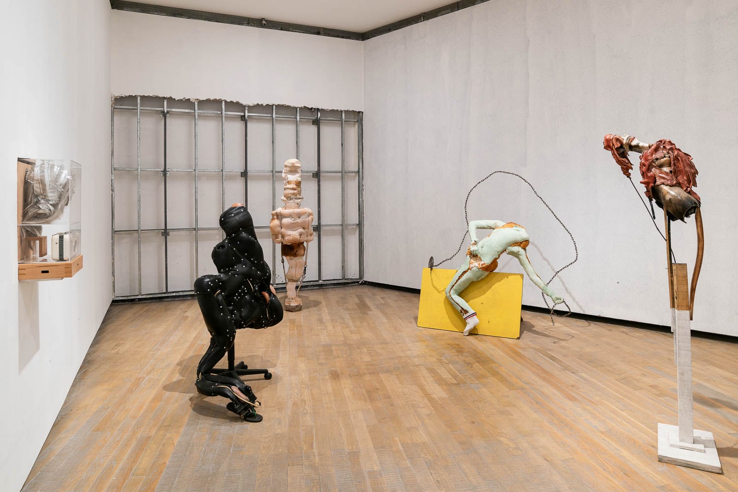 Obras de Andrés Bedoya, Patricia Ayres, Nicanor Aráoz, Lynn Hershman Leeson y el propio Bianchi