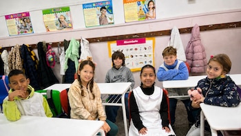 Alumnos extranjeros jurarán la bandera argentina en escuelas públicas de la Ciudad de Buenos Aires