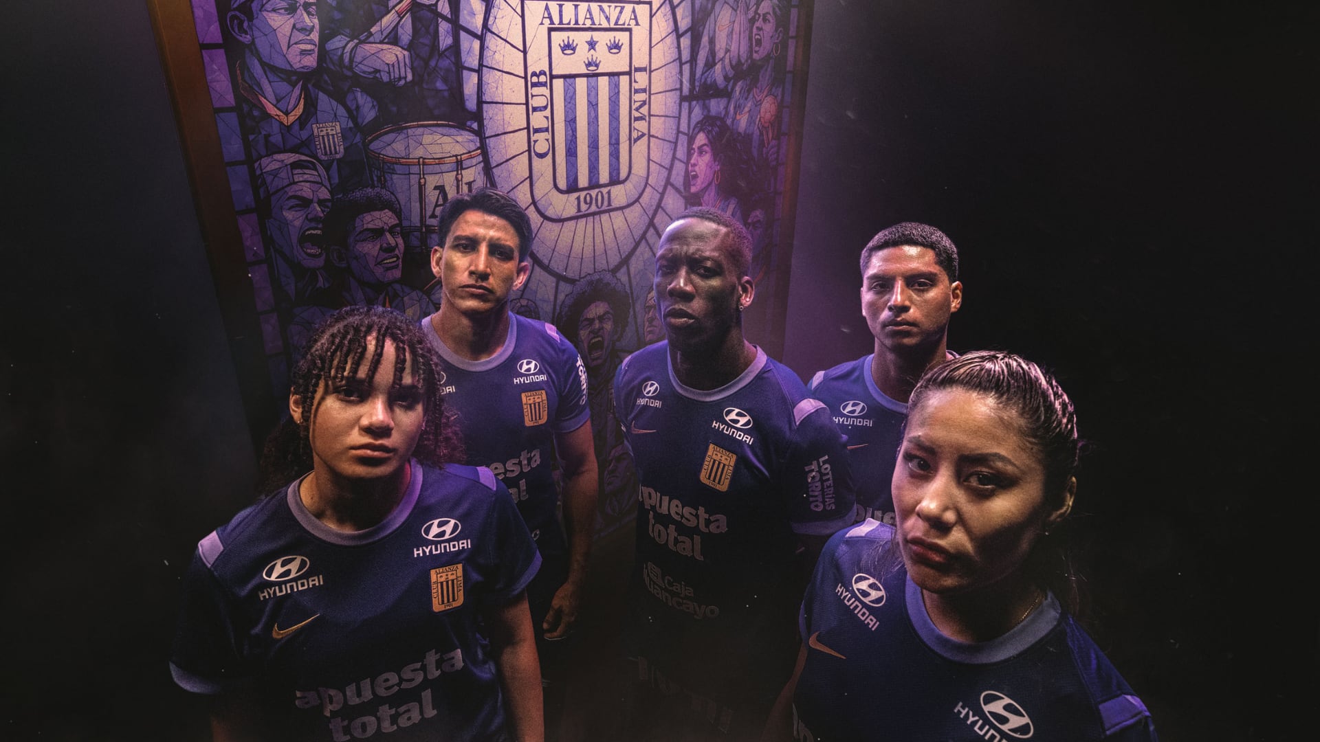 Alianza Lima presentó su nueva camiseta morada para octubre. Crédito: Prensa AL