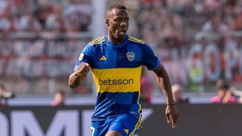 Luis Advíncula preocupa a Boca