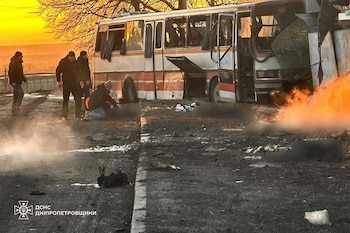 El autobús atacado por un