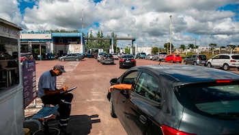 Colas-para-la-VTV-en-La Plata
(Santiago Salva)