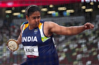 FILE PHOTO: Tokyo 2020 Olympics - Athletics - Women's Discus Throw - Final - Olympic Stadium, Tokyo, Japan - August 2, 2021. Kamalpreet Kaur of India in action REUTERS/Aleksandra Szmigiel/File Photo