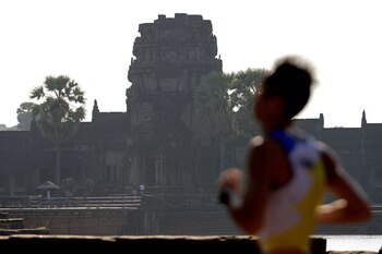 Conservacionistas alertan sobre los daños físicos y culturales en Angkor Wat por nuevas tendencias (REUTERS)