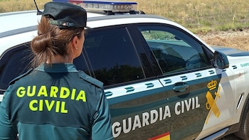 Patrulleras, drones y un centro de mando integran el dispositivo especial de seguridad en Almería