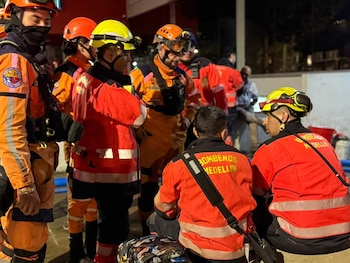 Los equipos forenses y autoridades