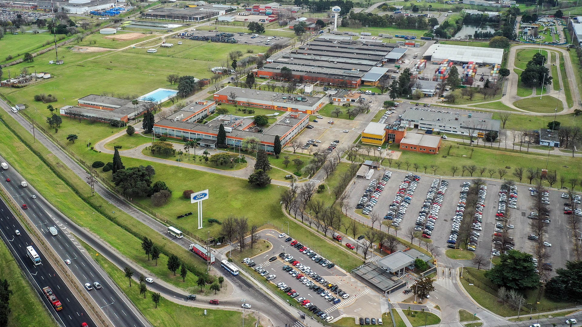 La fábrica de Ford en Argentina homenajeó a sus ídolos del automovilismo poniéndole sus nombres a las calles internas del complejo de General Pacheco