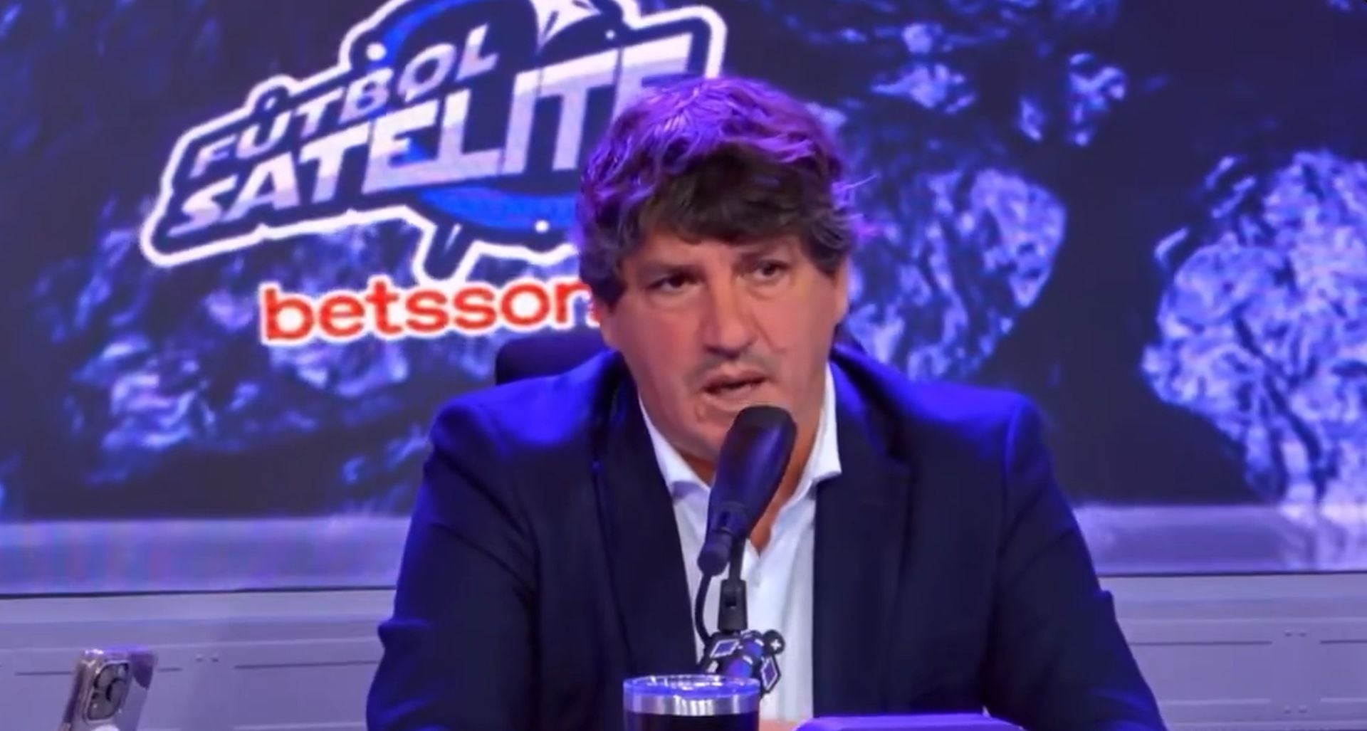 Jean Ferrari reveló que la selección peruana reorientó su planificación hacia el territorio nacional tras descartar una gira por Asia. La decisión responde también al interés de probar al equipo en altura. (FPF)