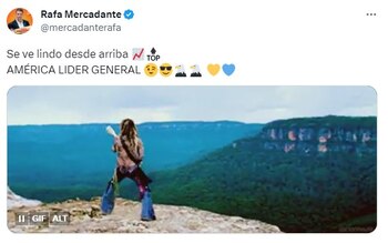 Diego Valdés celebra su gol