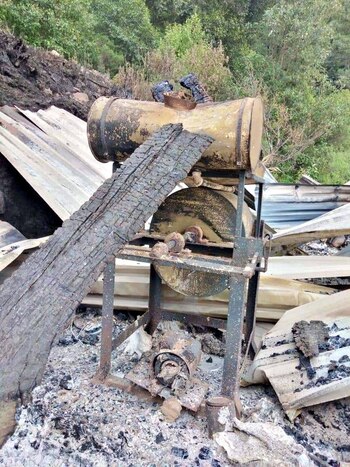 Los agresores incineraron varias de