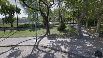 Detuvieron a un adolescente de 16 años acusado de matar a otro menor en una plaza de Villa Pueyrredón