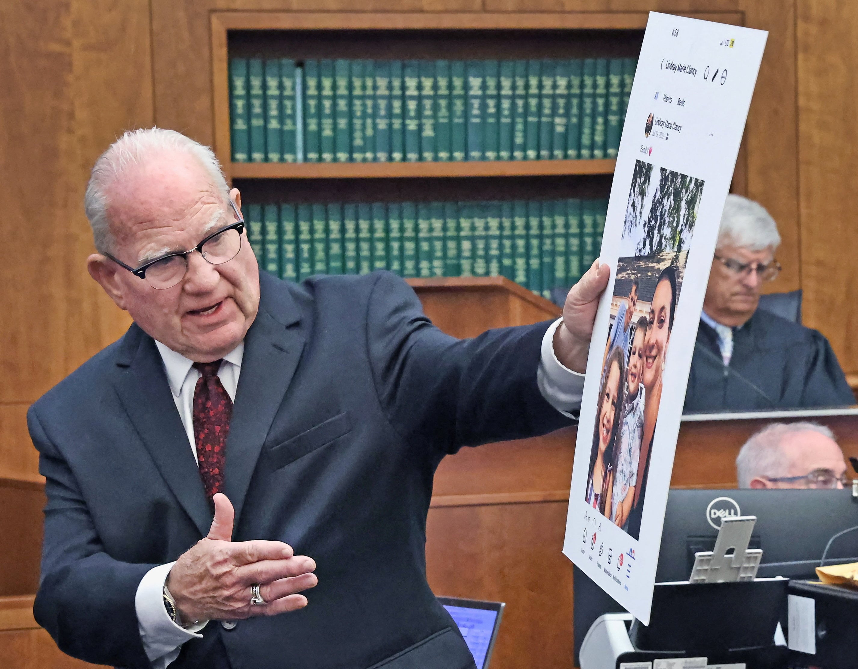 Los fiscales señalaron que Lindsay Clancy envió a Patrick Clancy a hacer compras y mantuvo actividades cotidianas con los niños horas antes de los asesinatos. (Greg Derr/Pool via REUTERS)