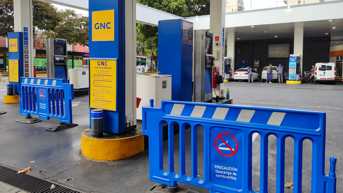Restringen la venta de GNC en el AMBA: por la ola de frío, las distribuidoras limitan el despacho de gas - Infobae