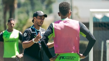 Lucas González expuso su metodología de juego ante los medios de comunicación antes de su primera práctica - crédito Atlético Nacional