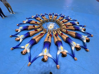 En el centro las medallas