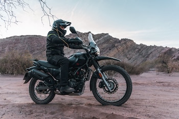 Un aumento considerable en la cantidad de motociclistas coincide con los desplazamientos masivos en Colombia, generando un llamado a intensificar las medidas de prevención para reducir accidentes y mejorar la seguridad vial en todo el país - Crédito suministrado a Infobae Colombia