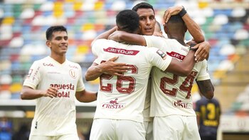 Jugadores de la 'U' celebran