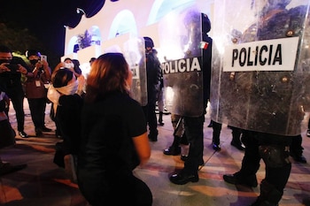 FEMINISMO - PROTESTAS - CANCUN - MEXICO - QUINTAN ROO - FEMINICIDIOS - Vianca Alejandria - PALACIO NACIONAL - 10112020