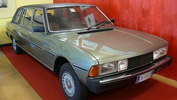 El Peugeot 604 Limousine restaurado