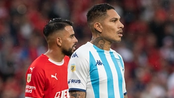 Paolo Guerrero disputó su último partido con Racing ante San Lorenzo.