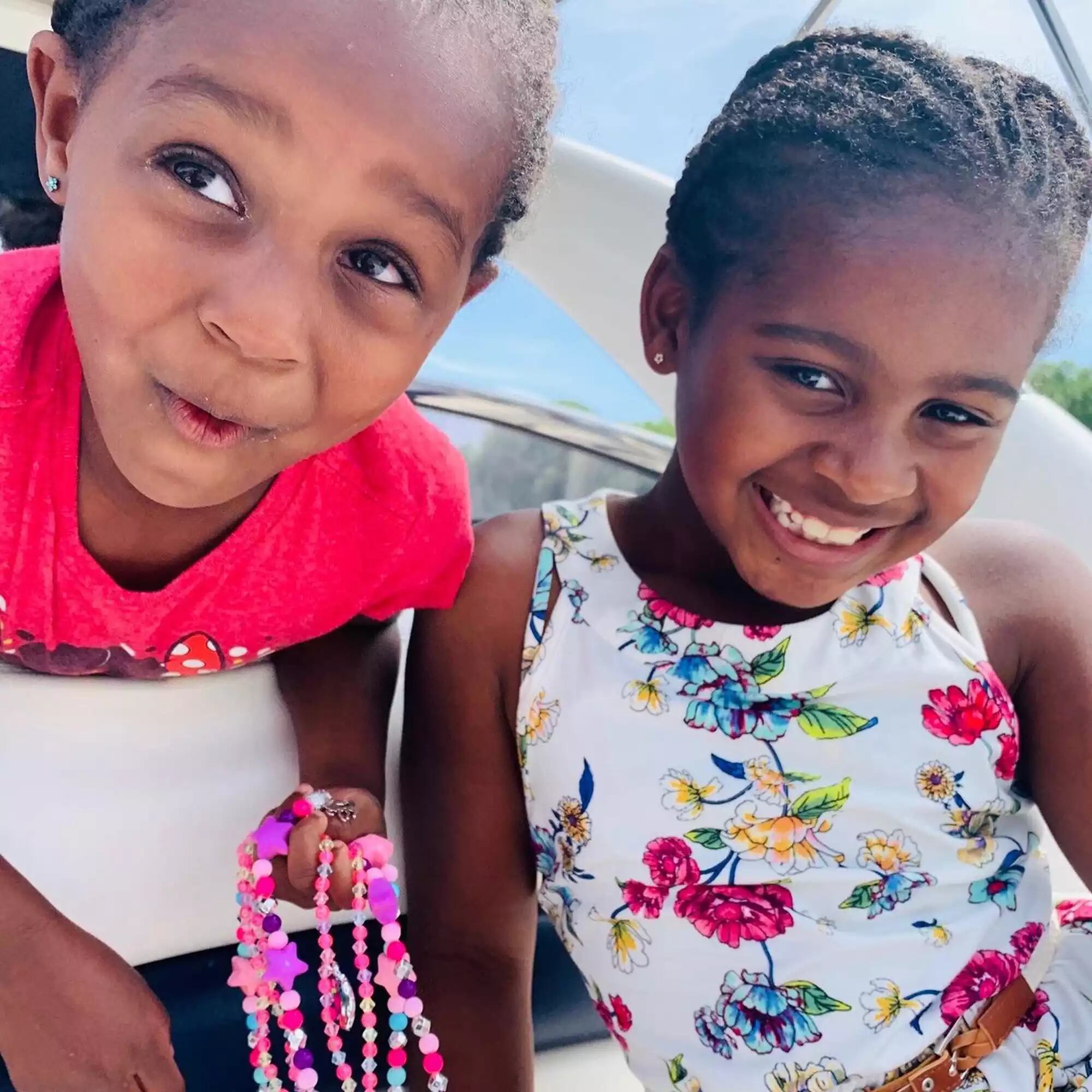 Charlize Theron espera que sus hijas estén orgullosas de quienes son y de su origen. (Instagram/Charlize Theron)