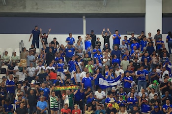 La afición presente en el Estadio de Deportes de Playa celebró el título. (Cortesía: La Selecta)