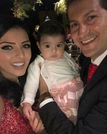 Diari con su mujer, Amara,