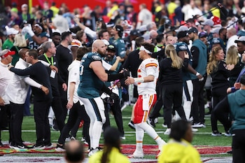 El tackle acumuló dos títulos de Super Bowl, seis convocatorias al Pro Bowl y dos designaciones All-Pro en Filadelfia (Bill Streicher-Imagn Images)