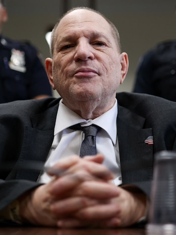 Weinstein espera en Rikers Island la sentencia por su condena por agresión sexual, prevista para septiembre de 2025 (CHARLY TRIBALLEAU/Pool via REUTERS)